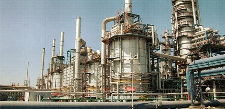 AUXILIAR DE DESPARAFINAÇÃO DA DORF KETAL AJUDA REFINARIA A REDUZIR QUASE PELA METADE O ÓLEO EM CERA DE PARAFINA EM COMPARAÇÃO COM UM CENÁRIO NÃO TRATADO