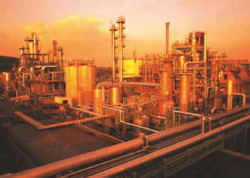 DORF KETAL ELEVA PADRÃO DE DESCONTAMINAÇÃO QUÍMICA COM LIBERAÇÃO SEGURA E RÁPIDA DE UNIDADES DE REFINO DE PETRÓLEO.