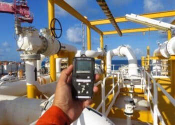 SEQUESTRANTE DE H₂S HEMIACETAL COM BAIXO TEOR DE FORMALDEÍDO PARA AS CONDIÇÕES DO PRÉ-SAL BRASILEIRO