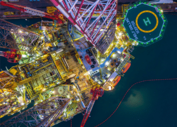 Enviro-Syn® HCR-7000 AUMENTA A PRODUÇÃO EM 8 VEZES EM TRATAMENTO DE DESINCRUSTAÇÃO DE POÇO OFFSHORE